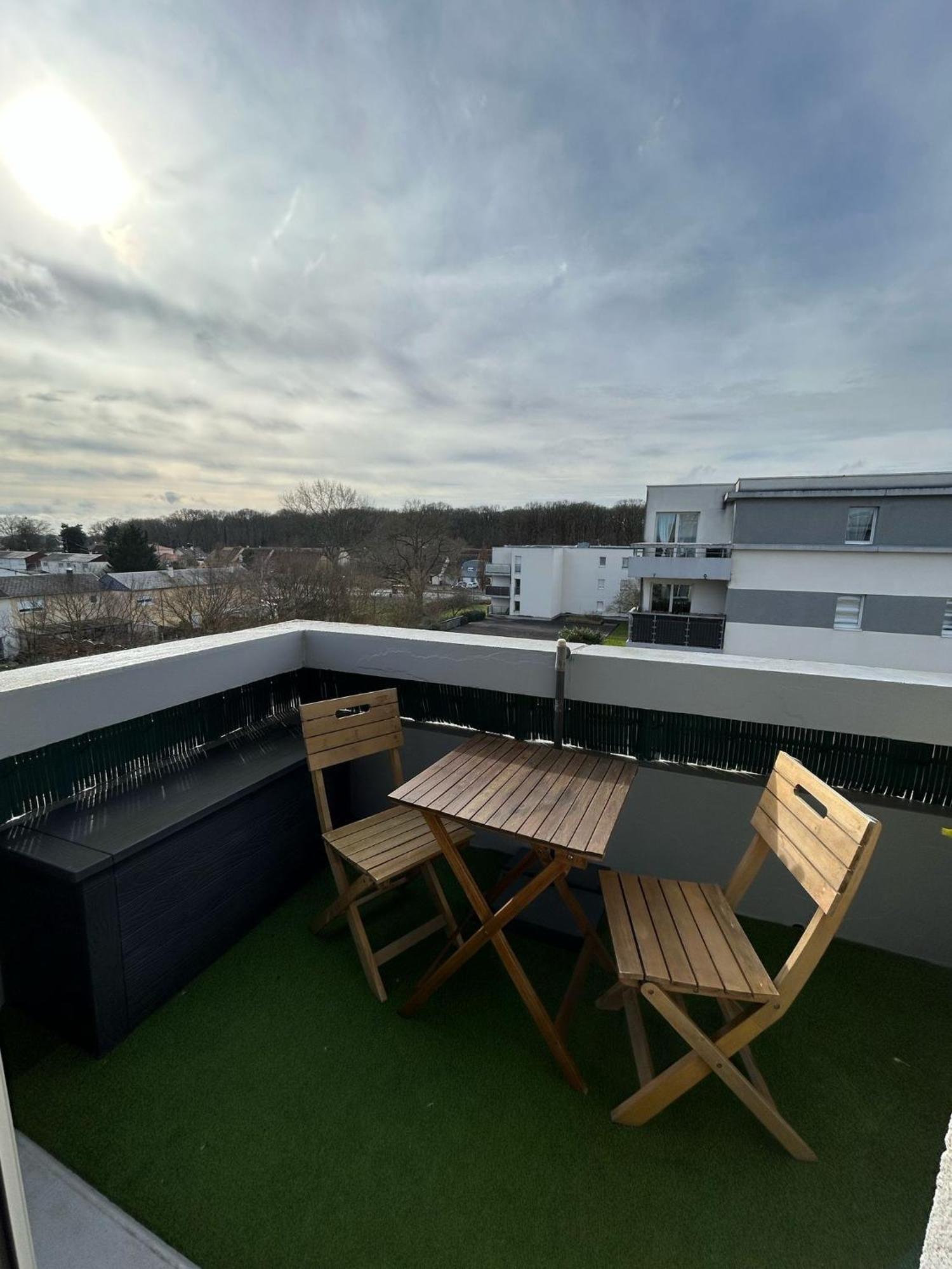 Appartement T3 Proche Circuit Du Mans Allonnes  Exterior photo